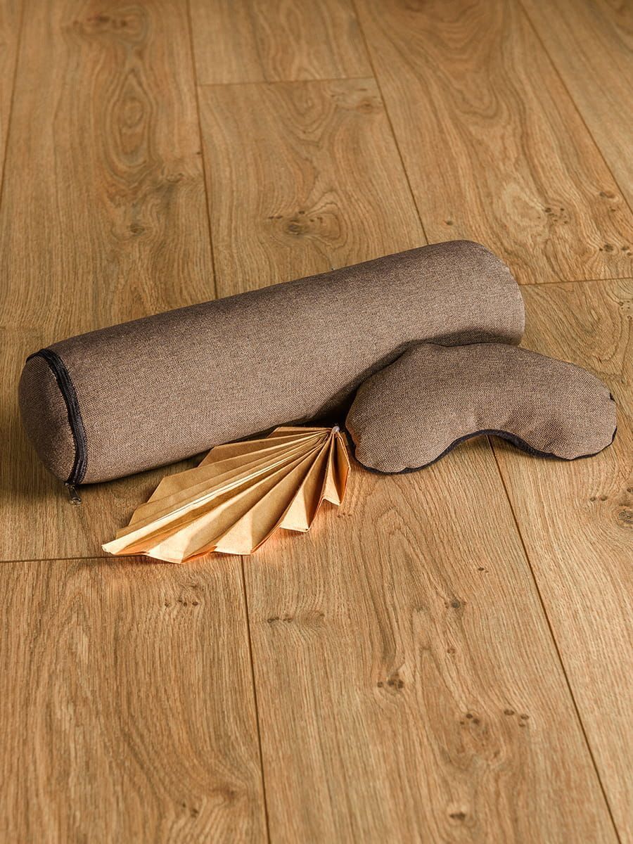 снимок Набор подушек для йоги "валик + накладка на глаза" коричневый от магазина BIO-TEXTILES ОПТ