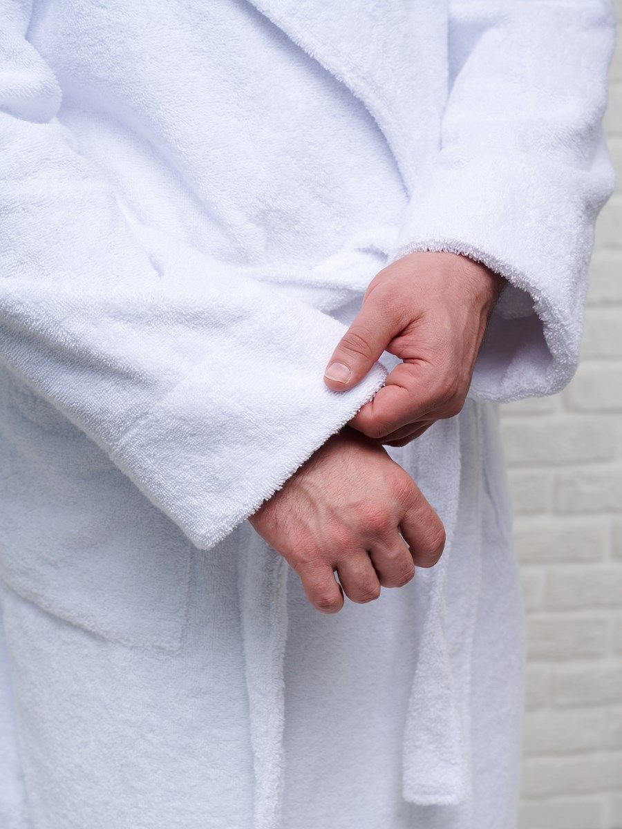 снимок Халат мужской махровый PandaHug с капюшоном, белый от магазина BIO-TEXTILES ОПТ